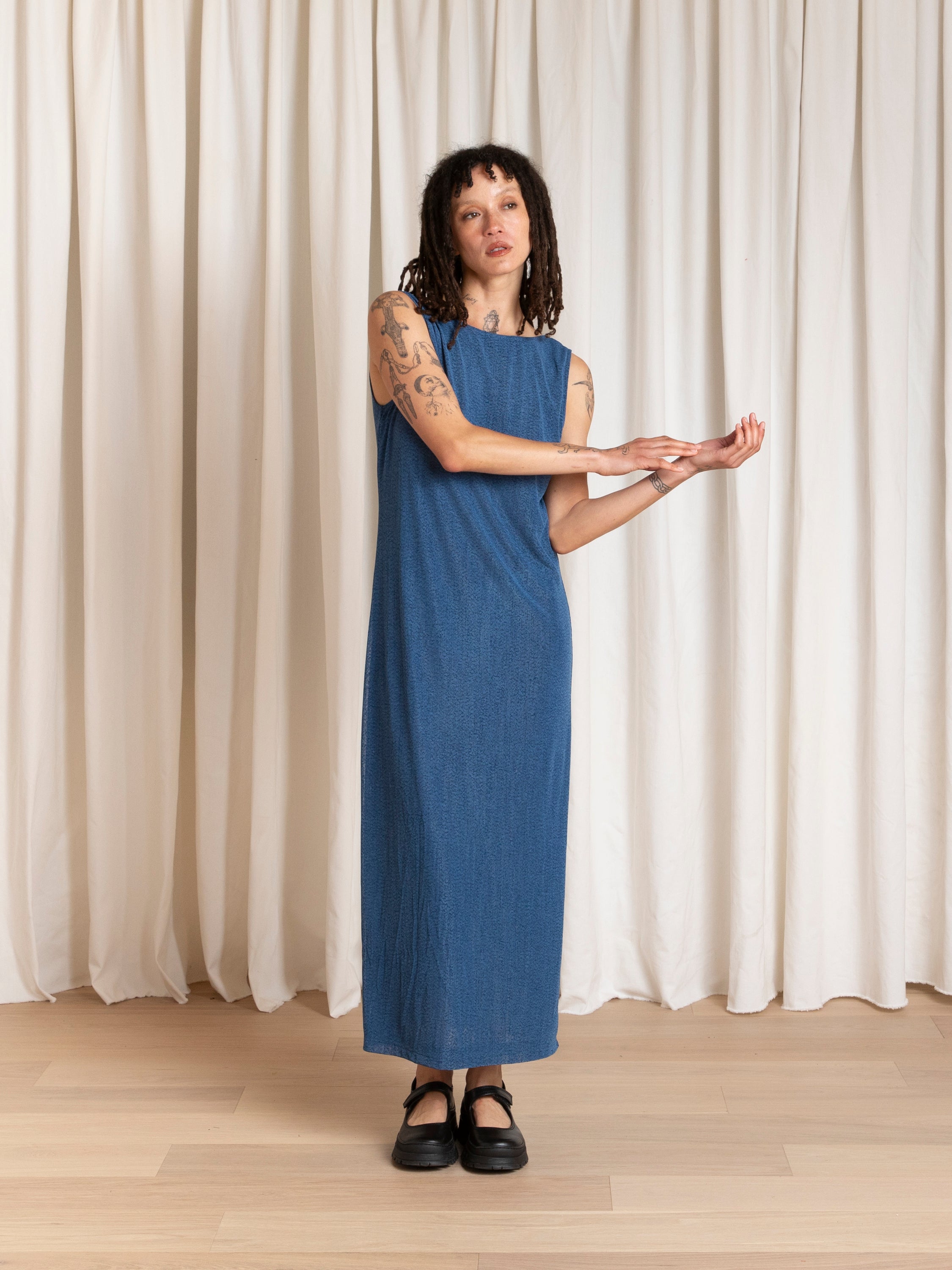 LOW BACK COLUMN DRESS - BLUE