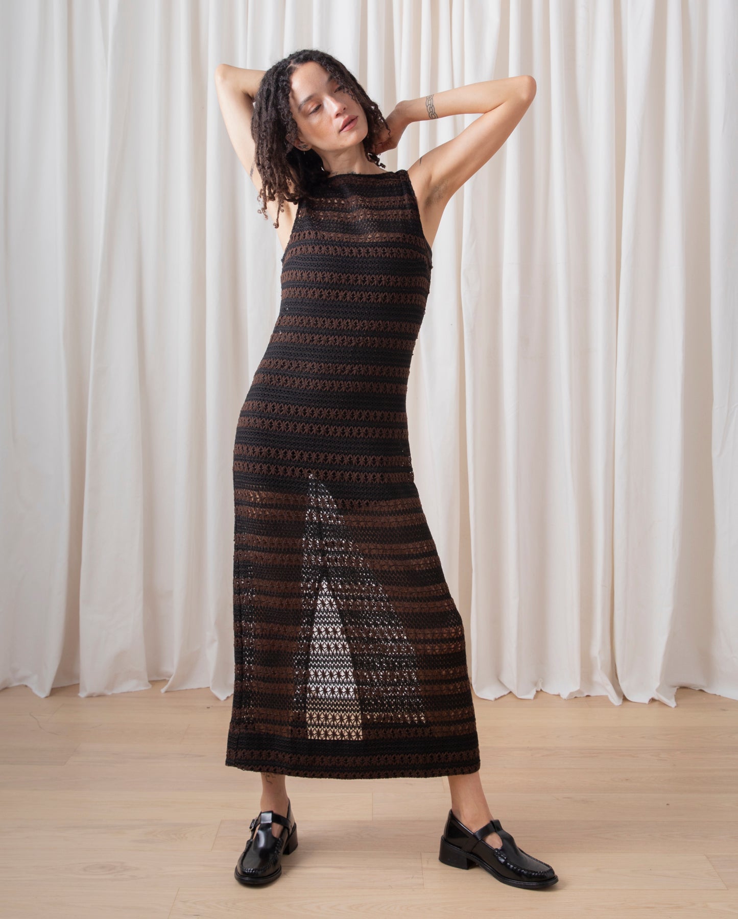 LOW BACK COLUMN DRESS - BROWN/BLACK CROCHET