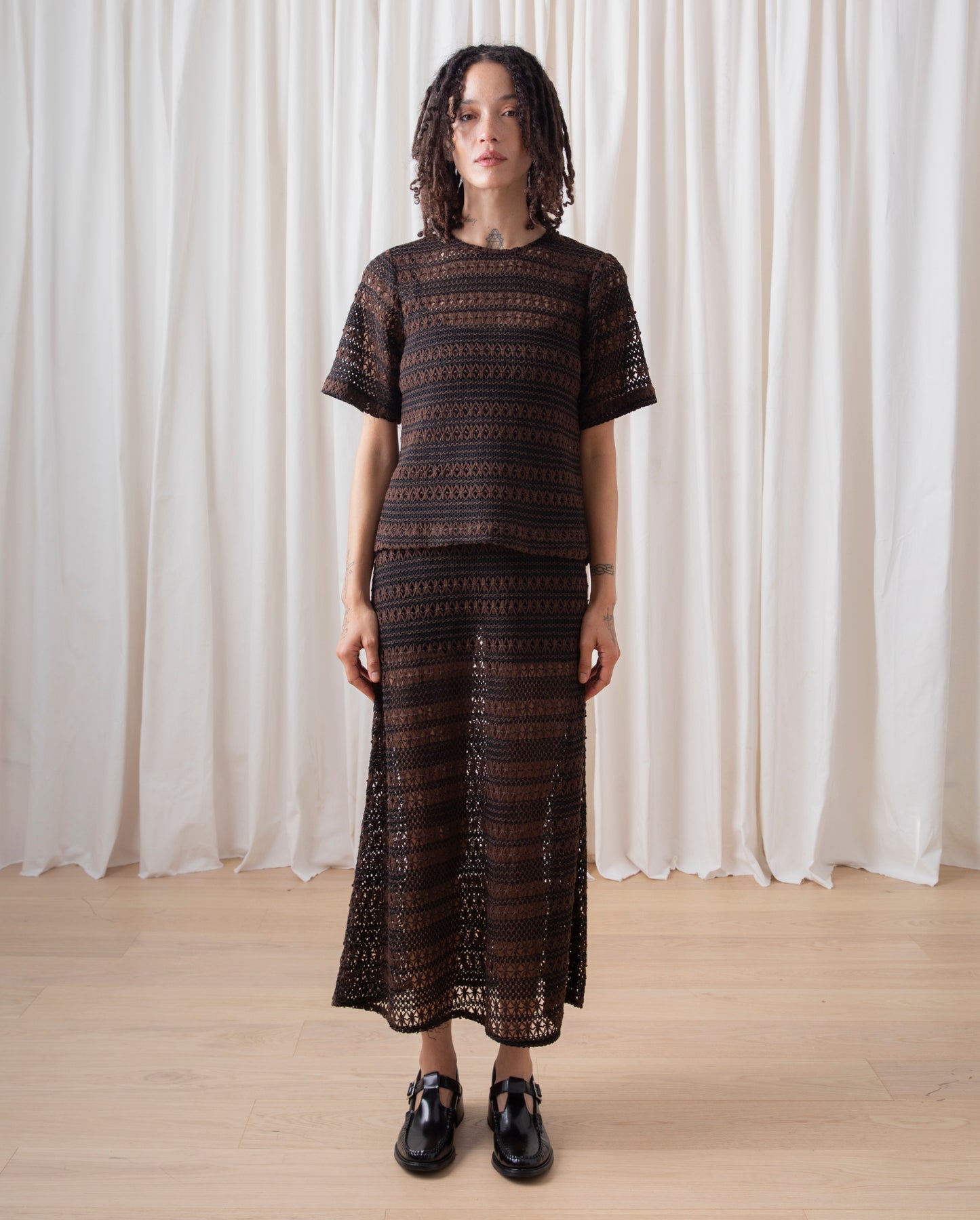 WOVEN T-SHIRT - BROWN/BLACK CROCHET