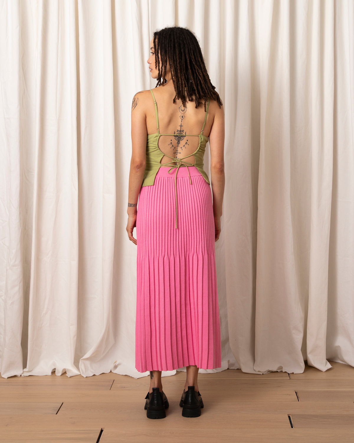 SAMPLE - SPRING PLEATED KNIT SKIRT - KELLY GREEN