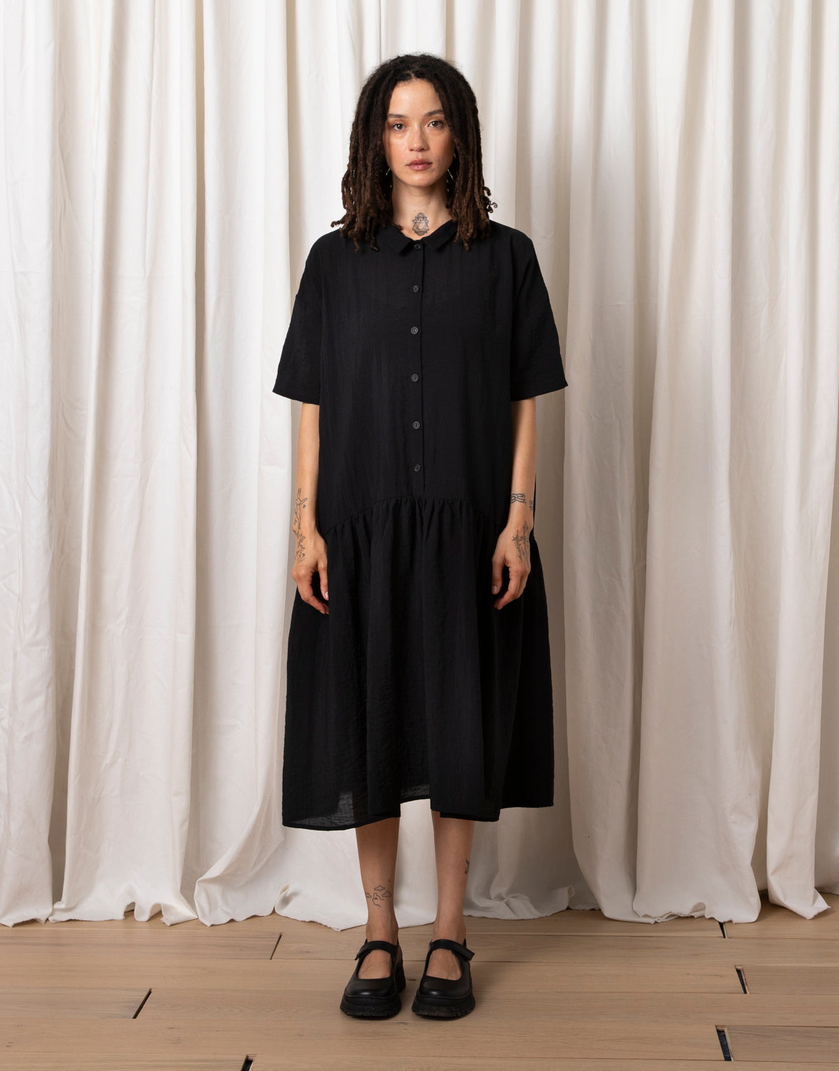 VISCOSE COLLARED DRESS - BLACK