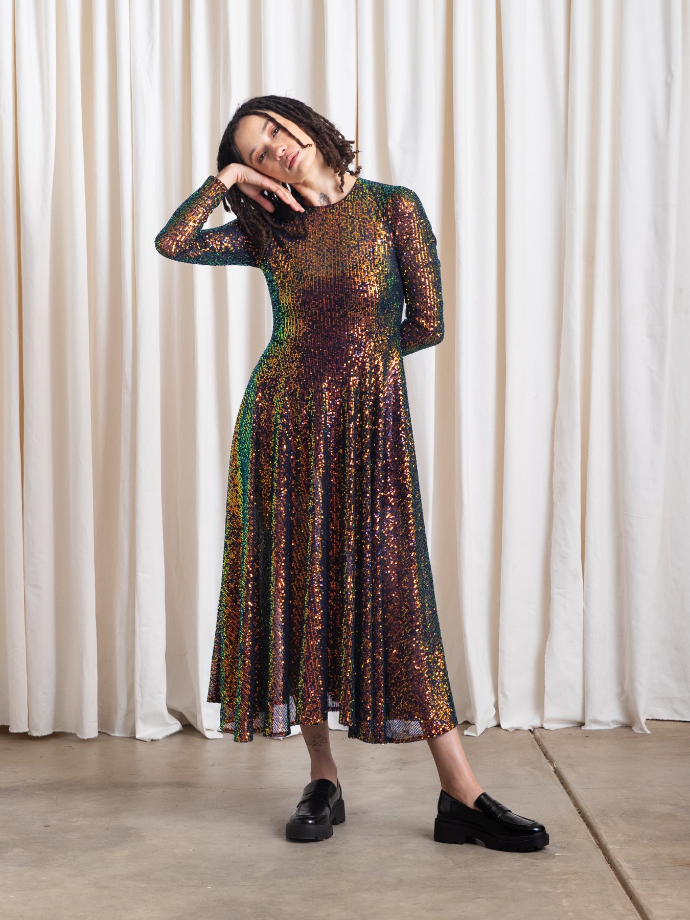 SEQUINS FITTED DRESS - IRIDESCENT