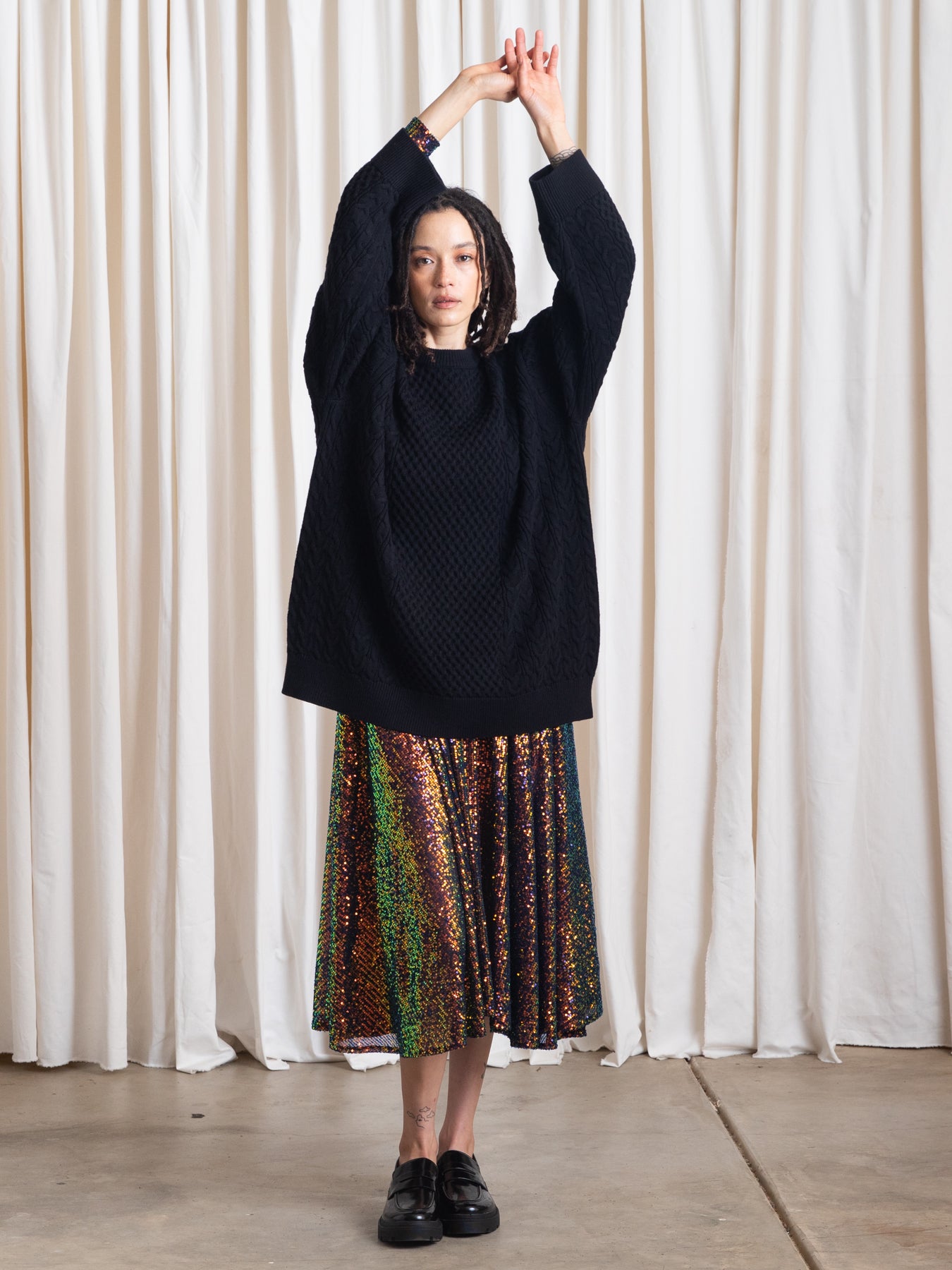 OVERSIZED CABLE KNIT SWEATER - BLACK