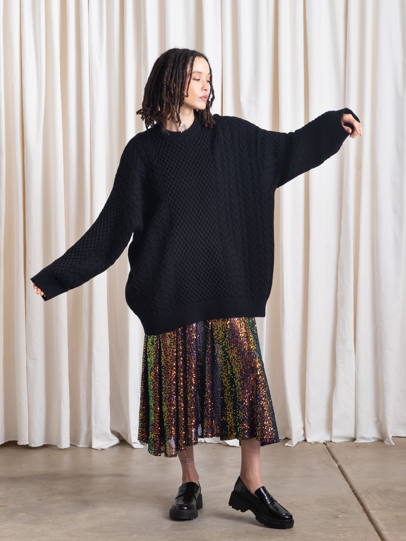 OVERSIZED CABLE KNIT SWEATER - BLACK