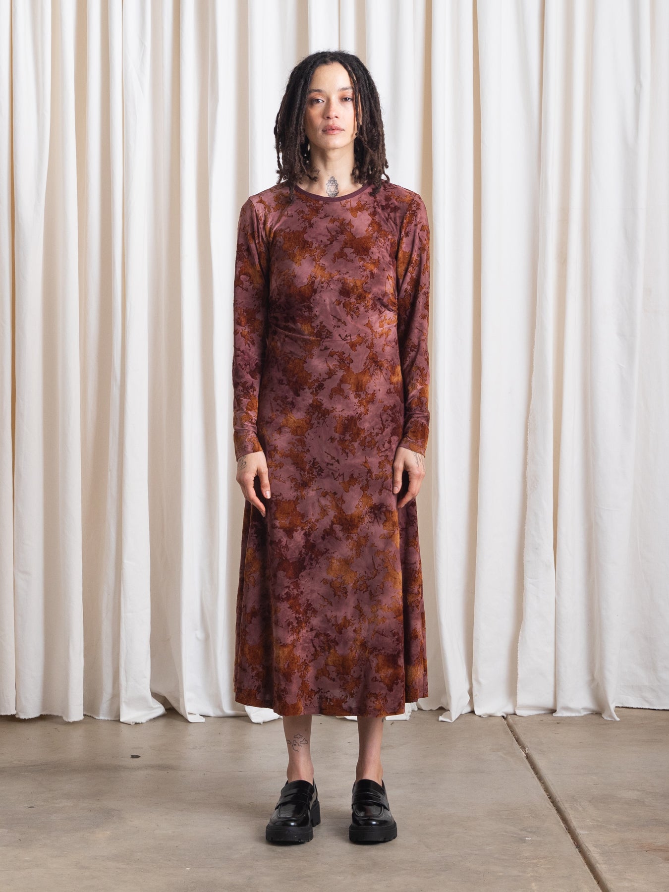 FITTED LS FLOCKED DRESS - RUST/MUSTARD