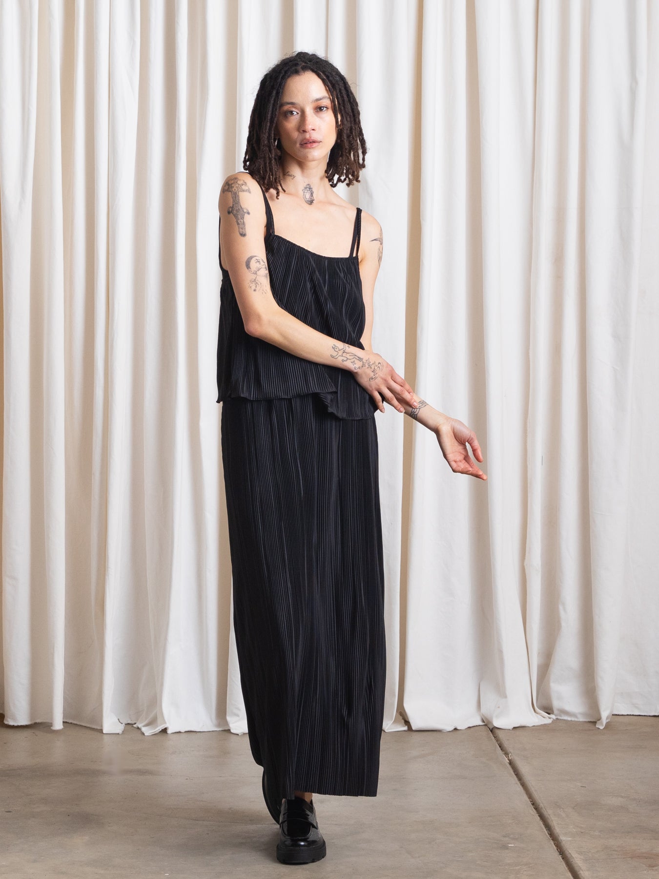 PLEATED SLIP TOP - BLACK