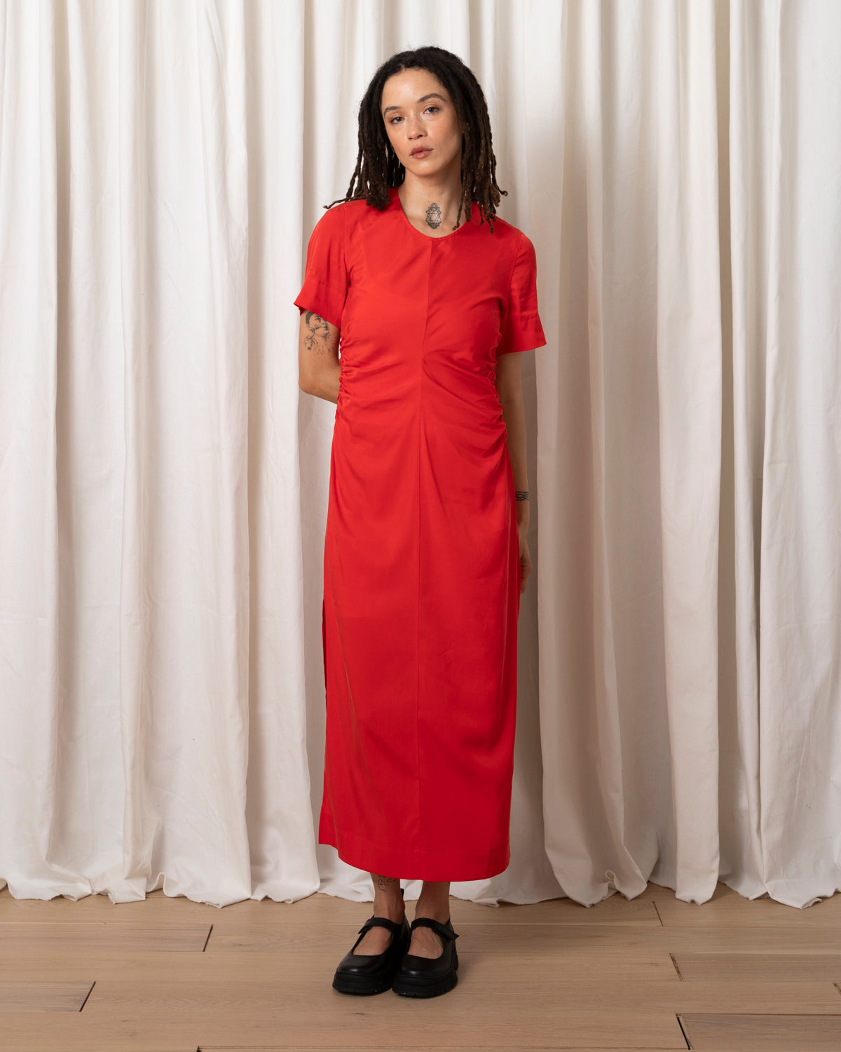 SIDE RUCHED FORM DRESS - POPPY