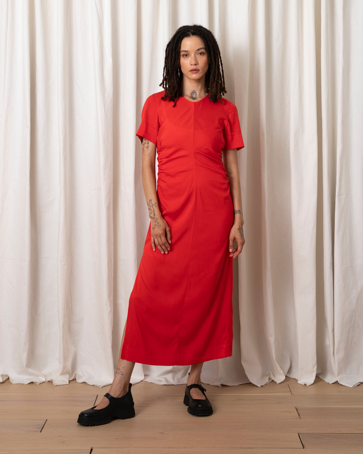 SIDE RUCHED FORM DRESS - POPPY