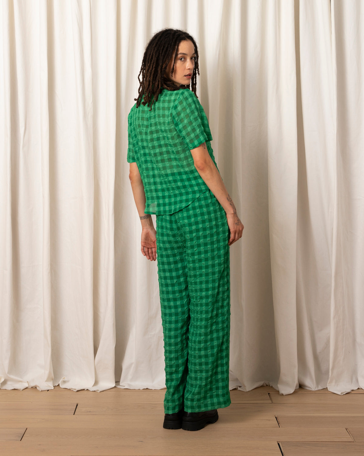 NOTCH COLLAR TOP - KELLY GREEN CHECK