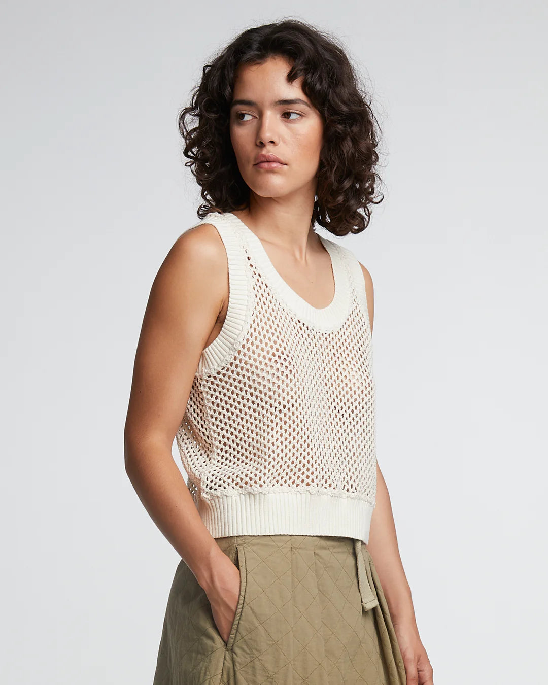 SLEEVELESS KNITTED TOP - OFF WHITE