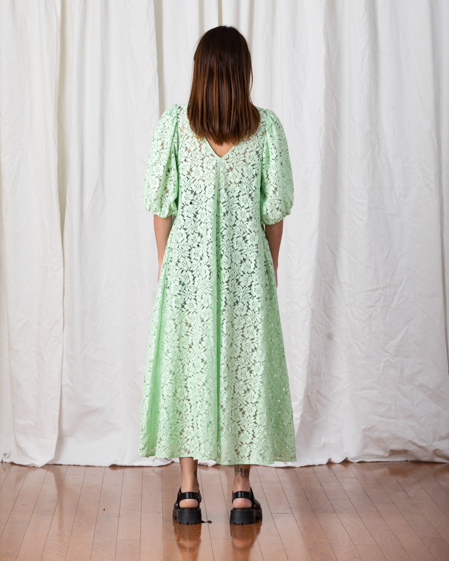 LACE DOUBLE V-NECK MAXI DRESS - SEA FOAM GREEN