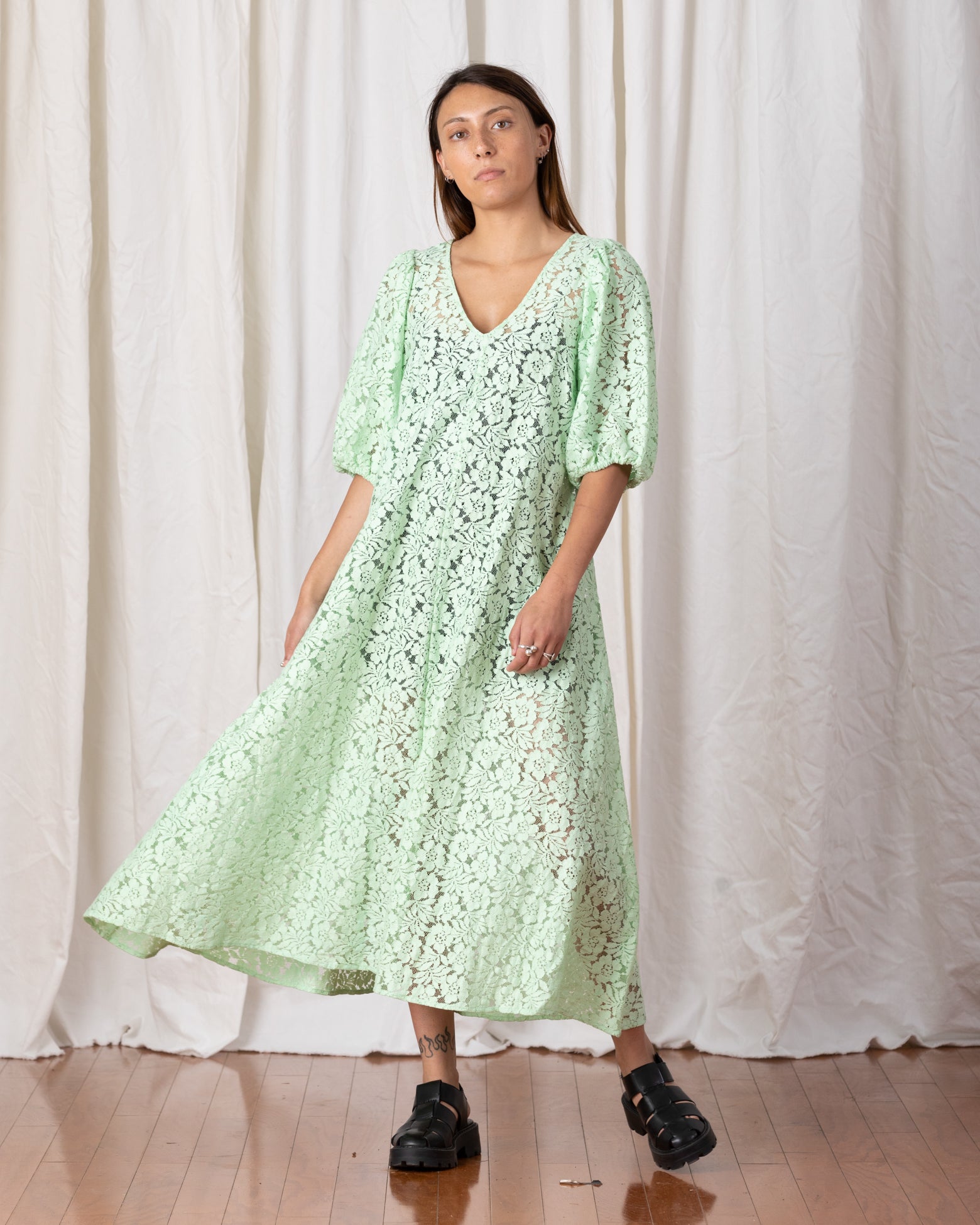 LACE DOUBLE V-NECK MAXI DRESS - SEA FOAM GREEN