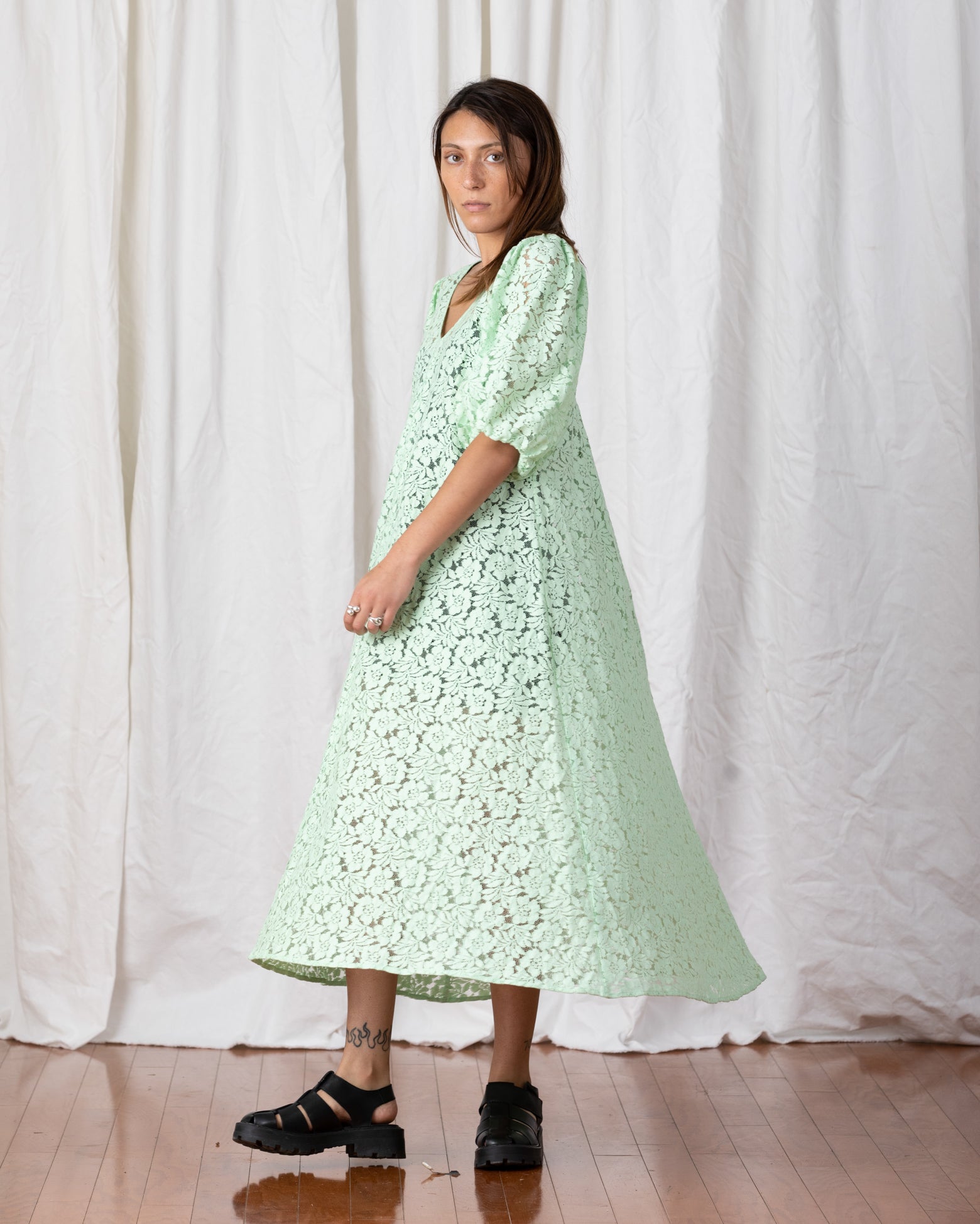 LACE DOUBLE V-NECK MAXI DRESS - SEA FOAM GREEN