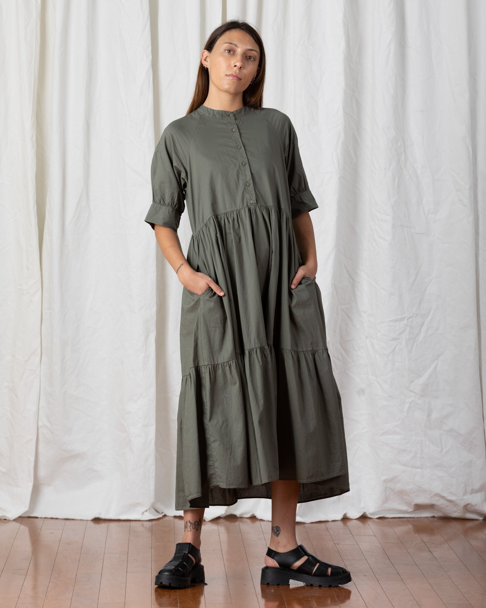 RAGLAN TIERED DRESS - FADED OLIVE