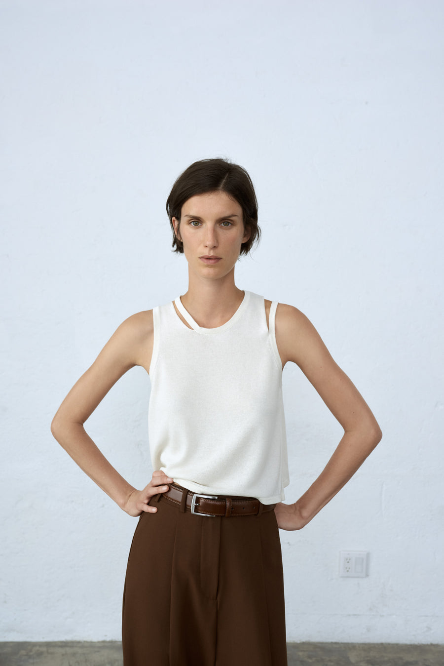 VISCOSE CUT-OUT TOP - MARSHMALLOW