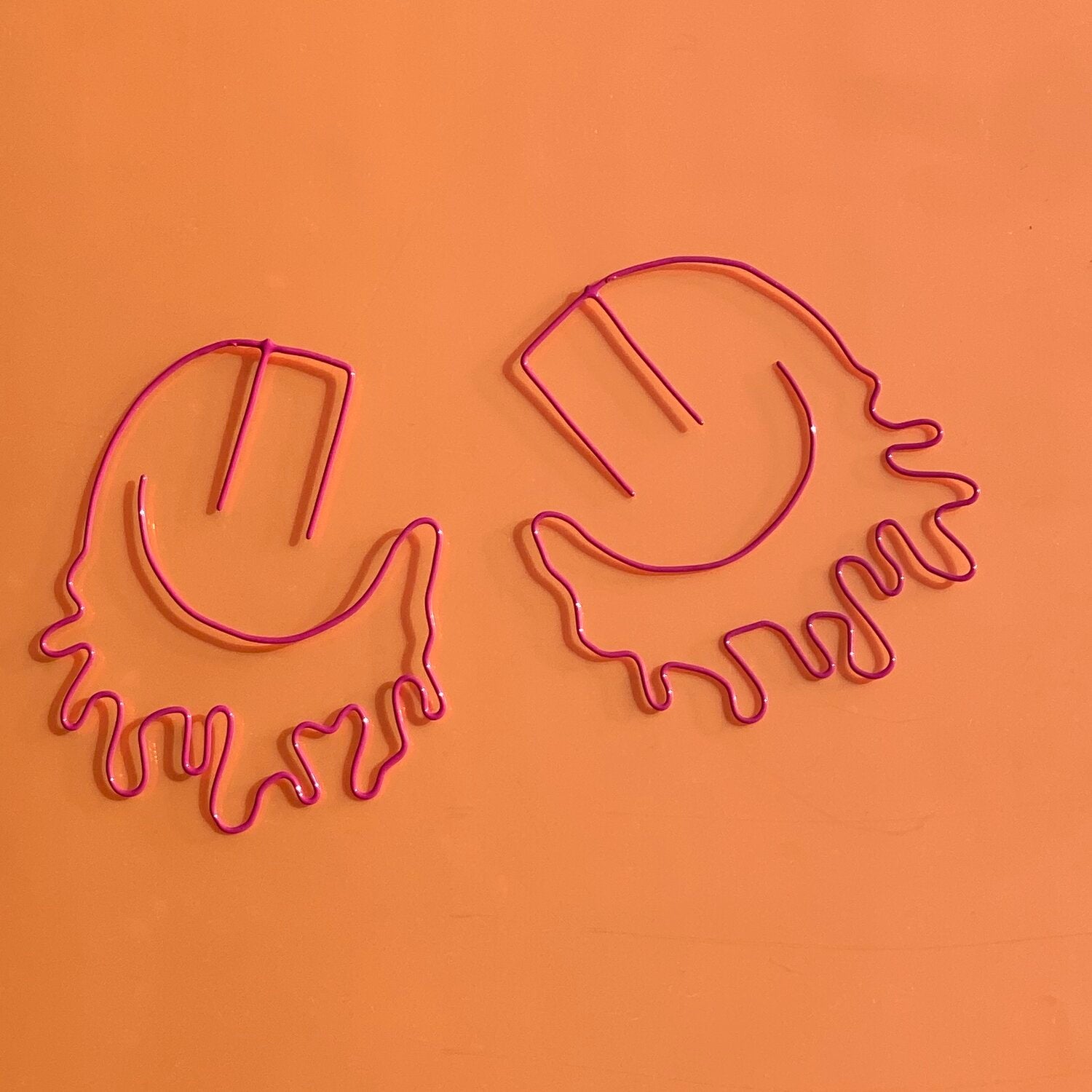 ACID MELT SMILE EARRINGS - BLACK